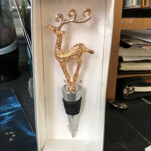 Elegant Gold Reindeer Wine Stopper